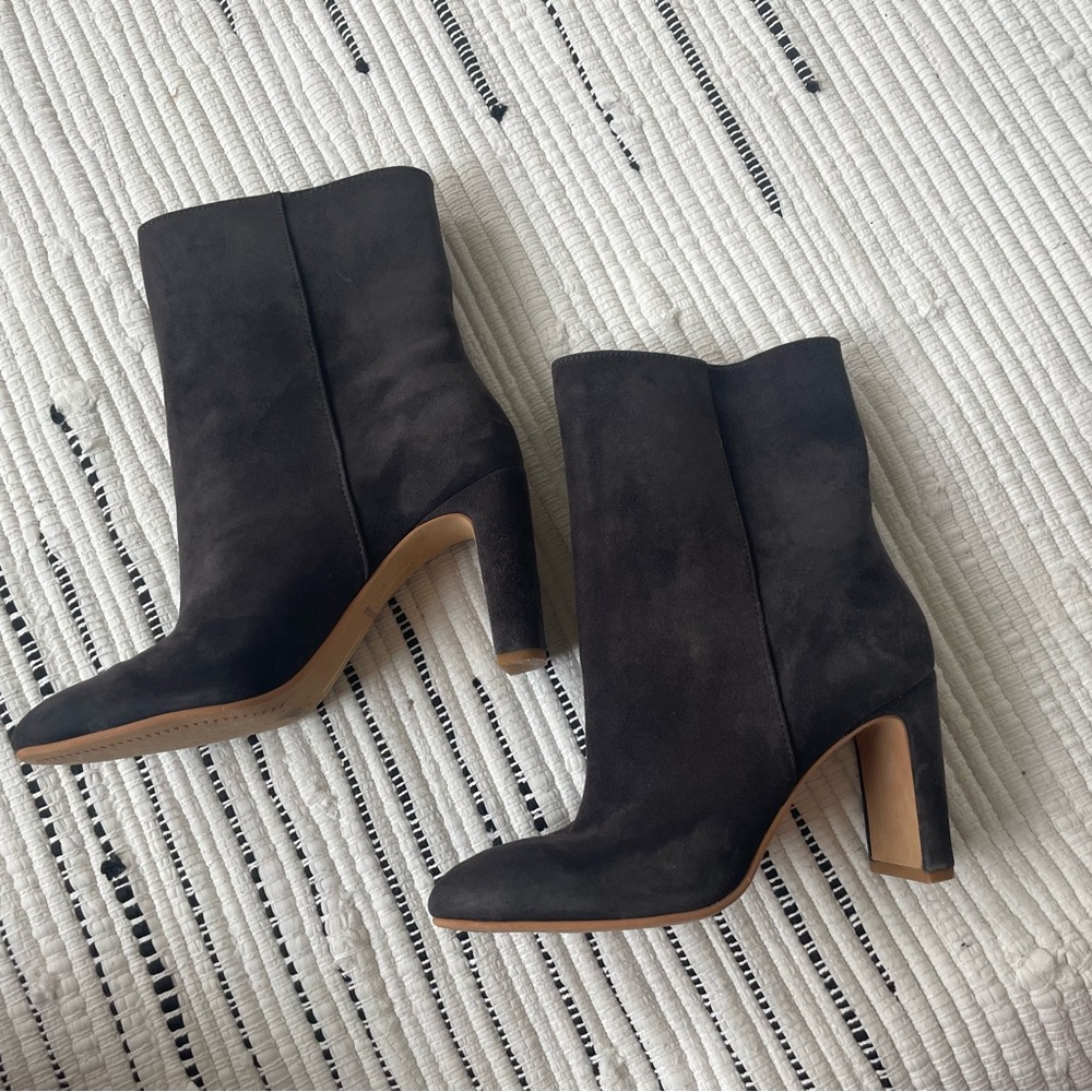Dolce Vita Chase bootie-Suede size 6